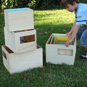 6 boîtes et accessoires.